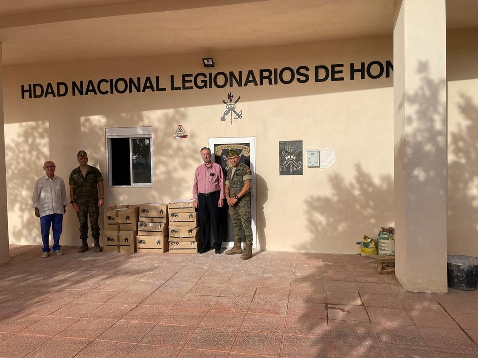 Legionarios de honor ayudan a Líbano con la entrega de material solidario
