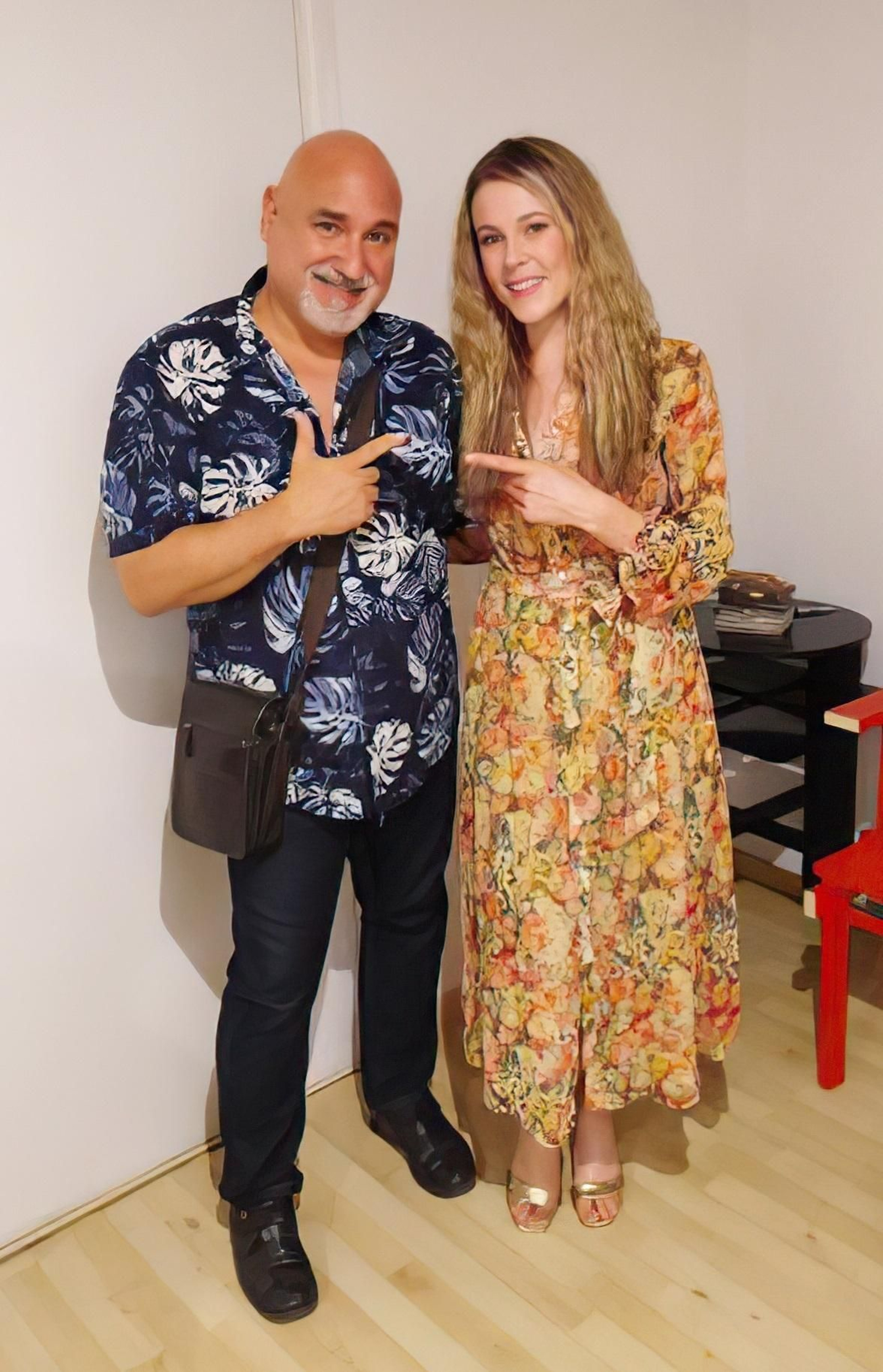 Miguel Montoya con Katie James.