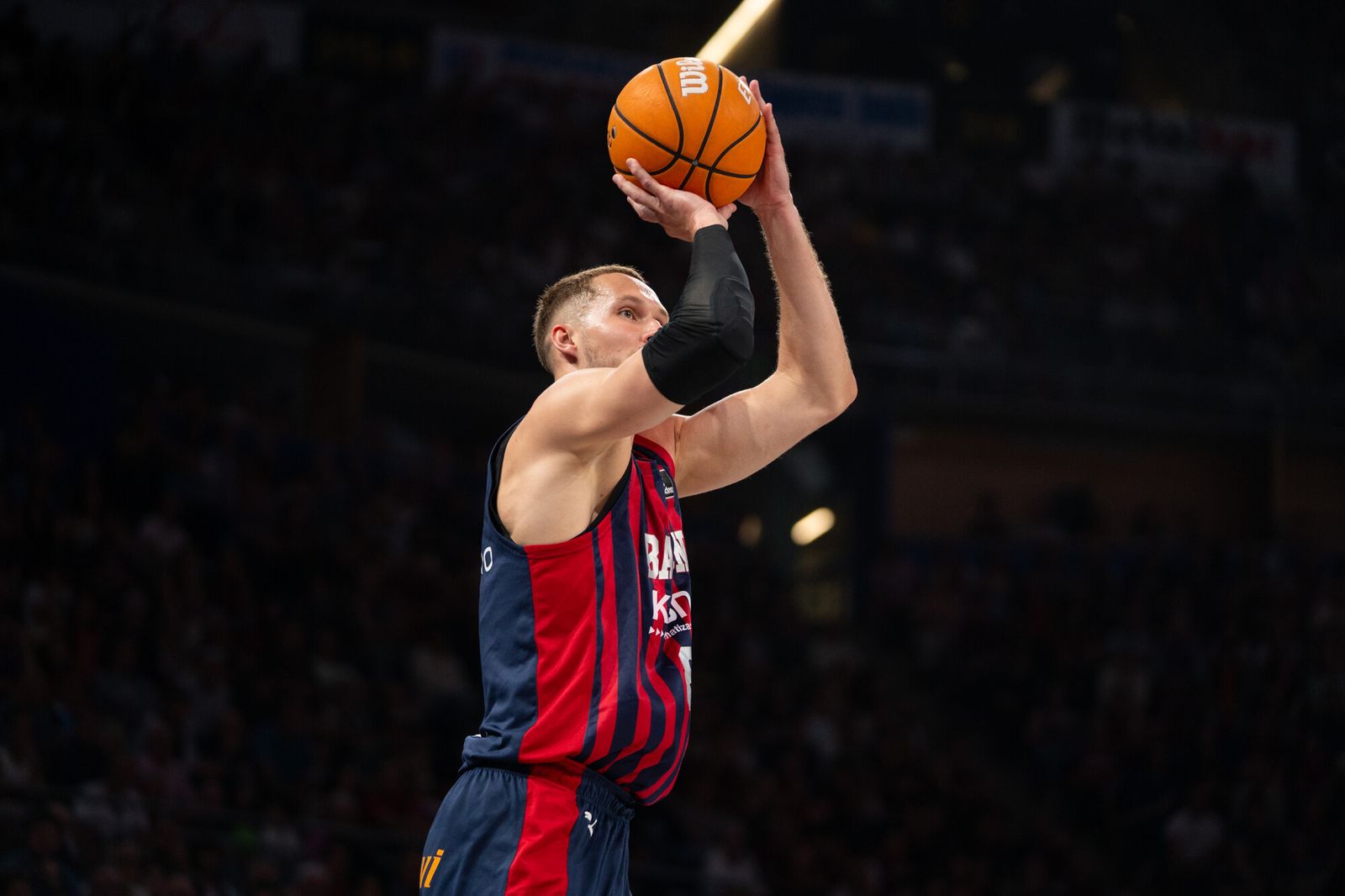 El Madrid tumba al Baskonia y espera a Unicaja o Barcelona en semifinales