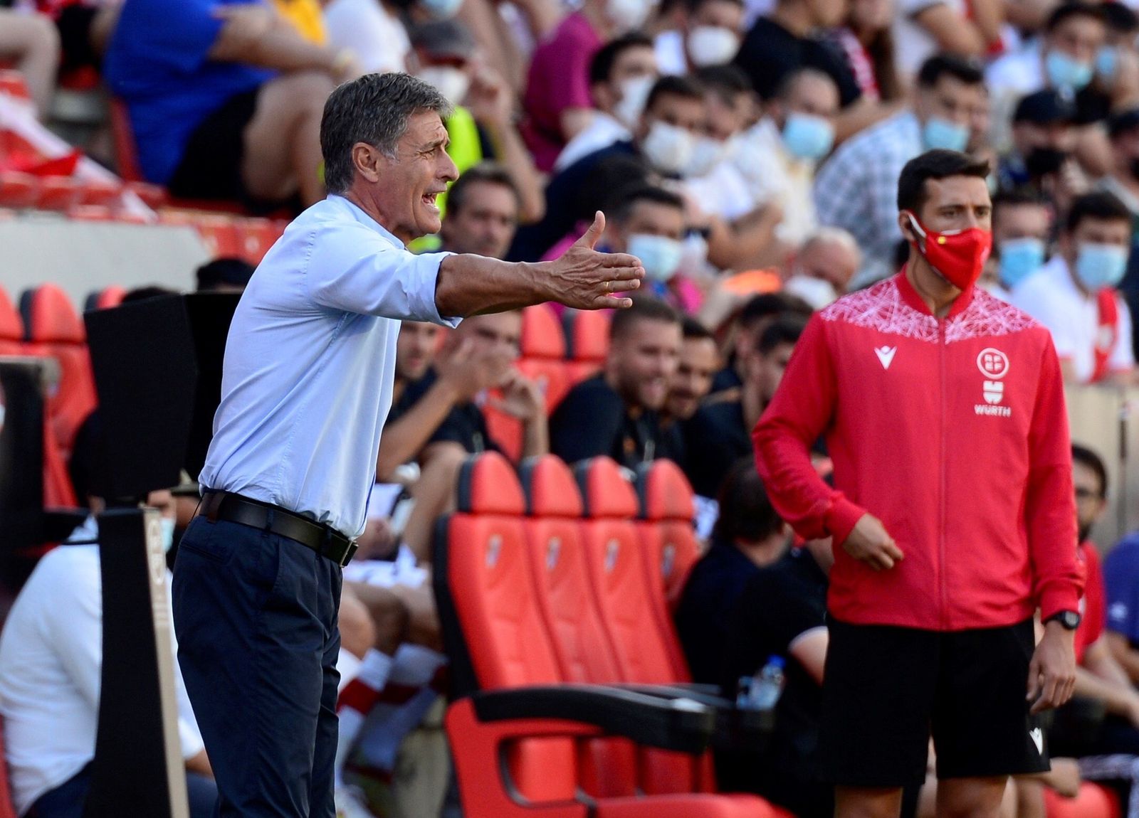 Míchel da órdenes en Vallecas.