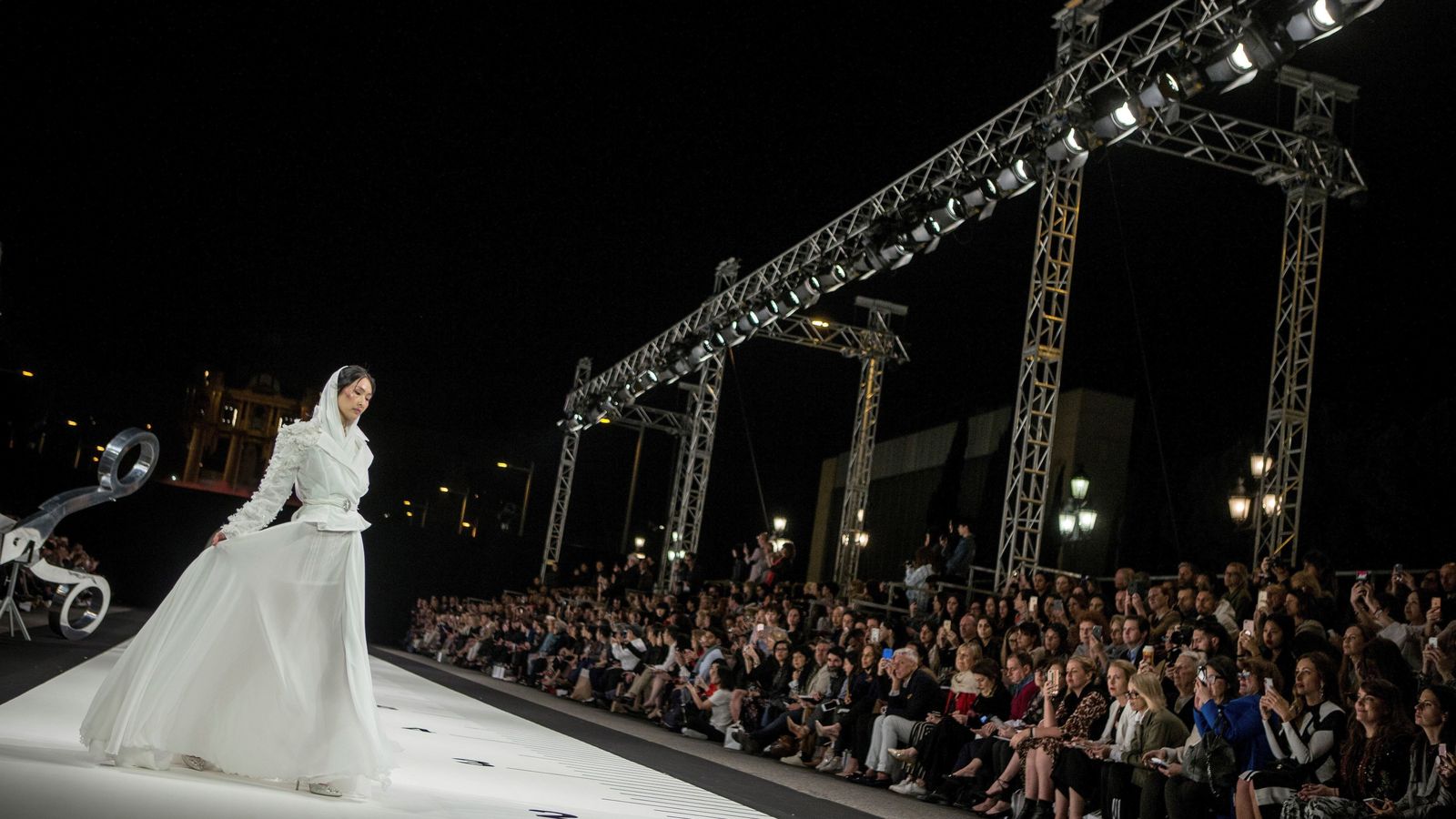 Modelos con diseños de la colección IDENTITY