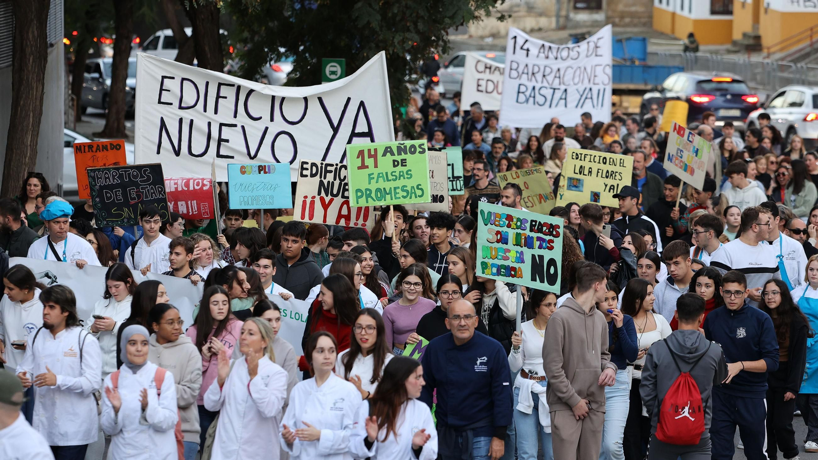 Imágenes de la manifestación del IES Lola Flores contra las prefabricadas en Jerez