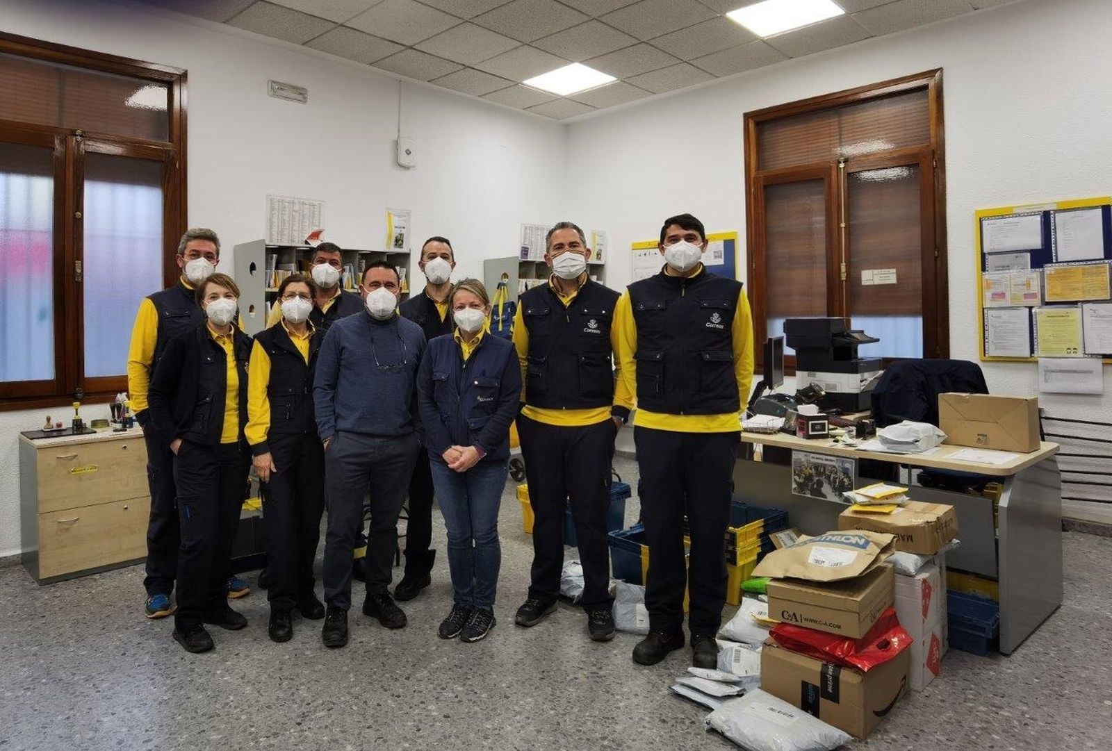 Trabajadores de la unidad de Correos.