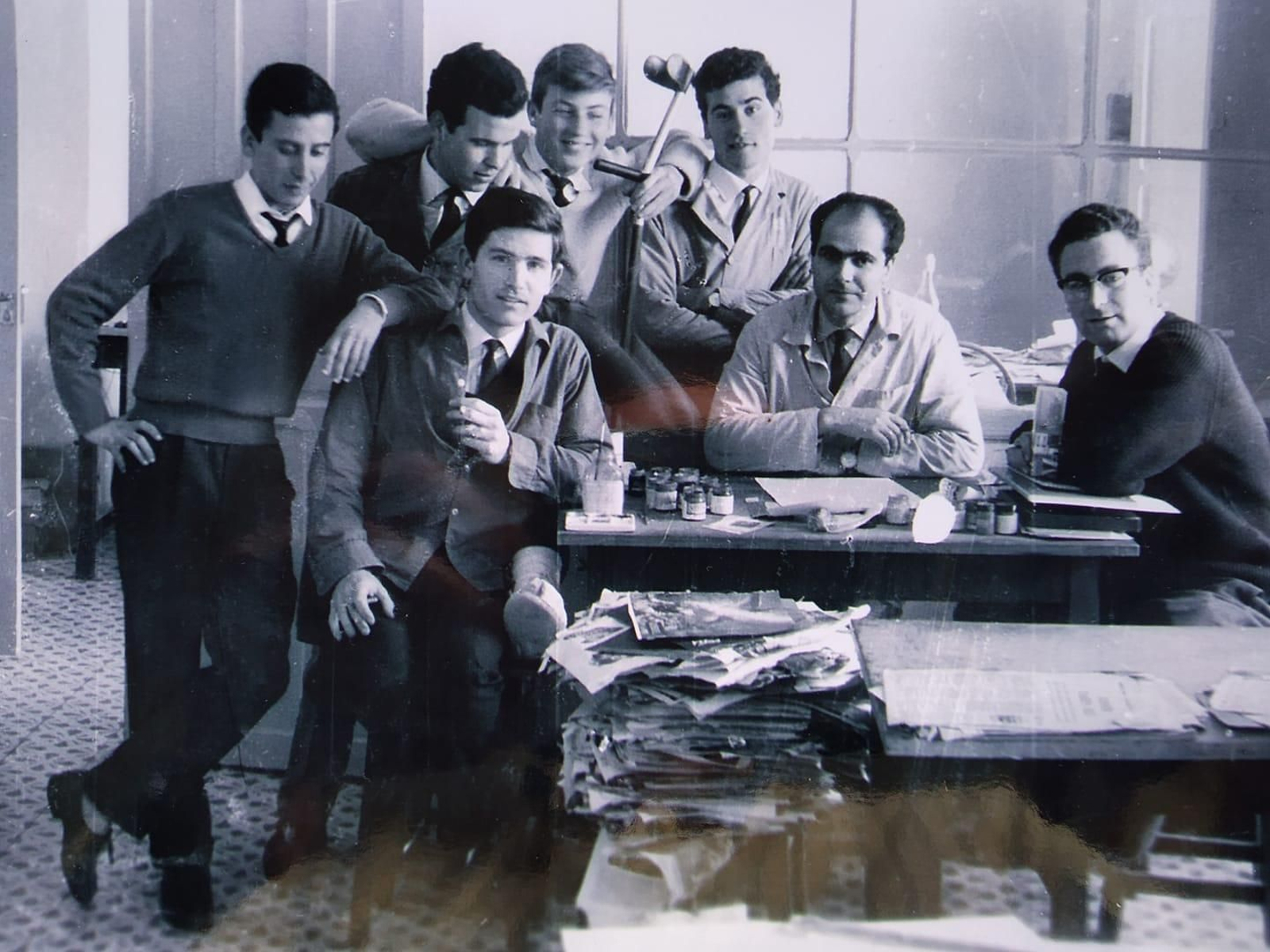 Equipo creativo de ProGraMa, mitad de los `60: (de pie) Herrador, Cervera, Antonio Curtido, Juan Ruiz Alcón, (sentados) Enrique de Porras, Gonzalo Aguilar Robles, y José Sánchez.