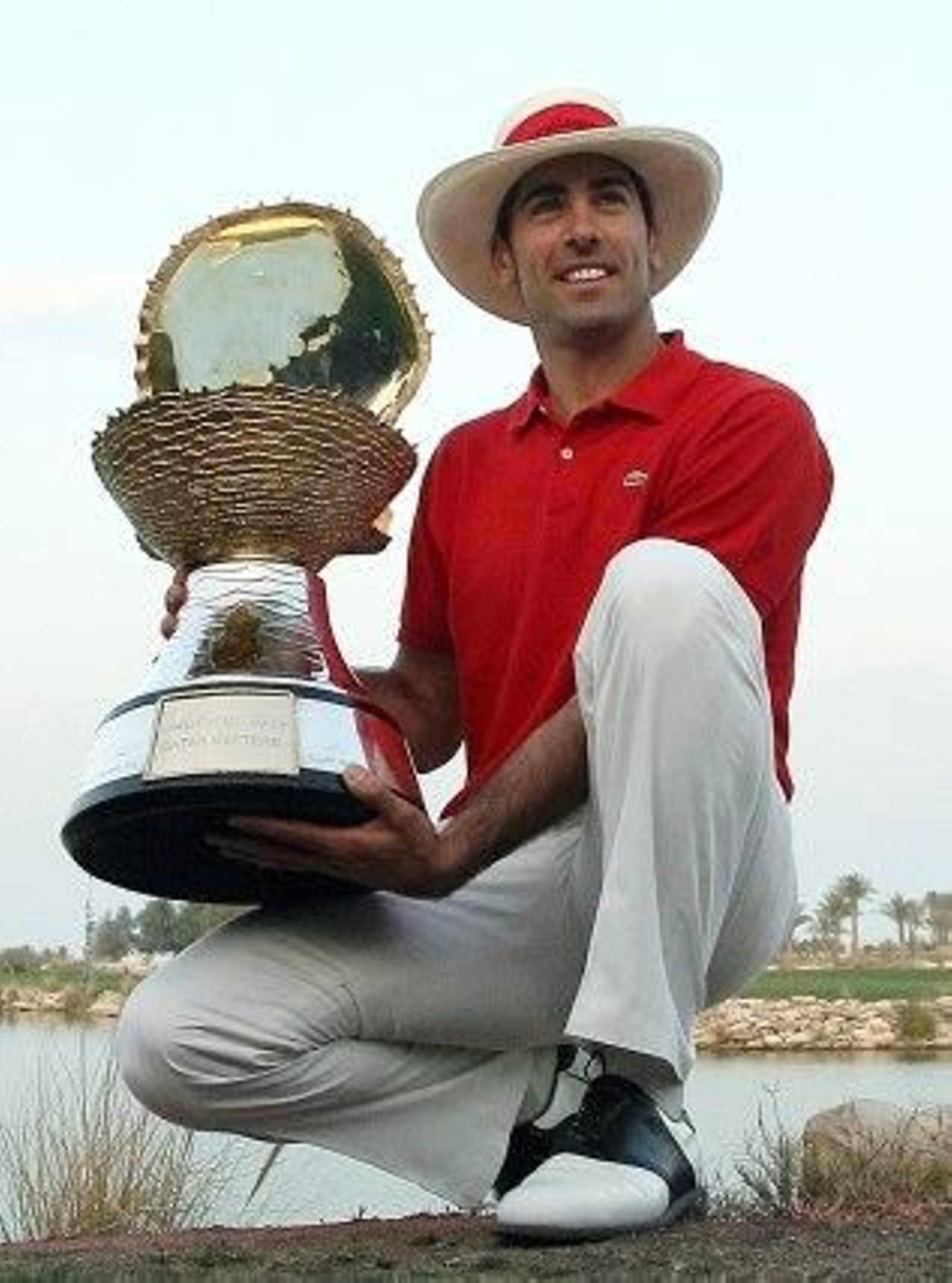 Álvaro Quirós posa con el trofeo de campeón  Foto: Agencias