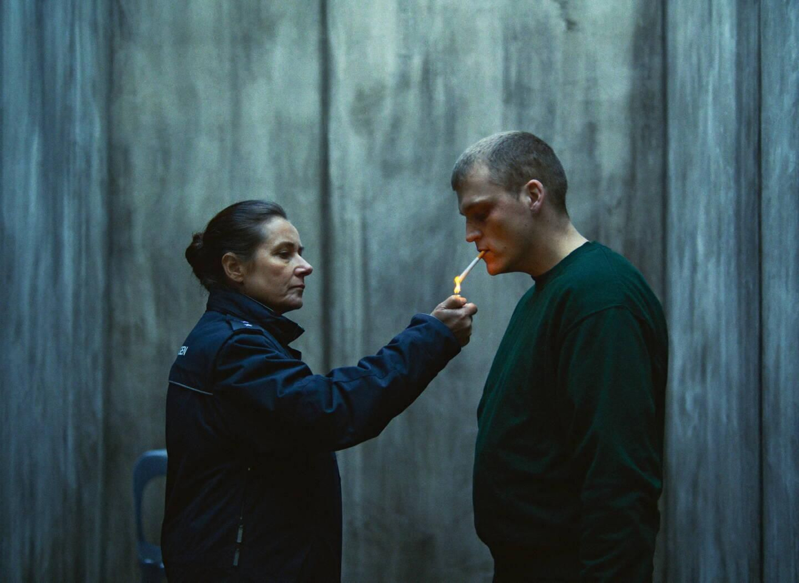 Sidse Babett Knudsen y Sebastian Bull Sarning en una imagen del filme.