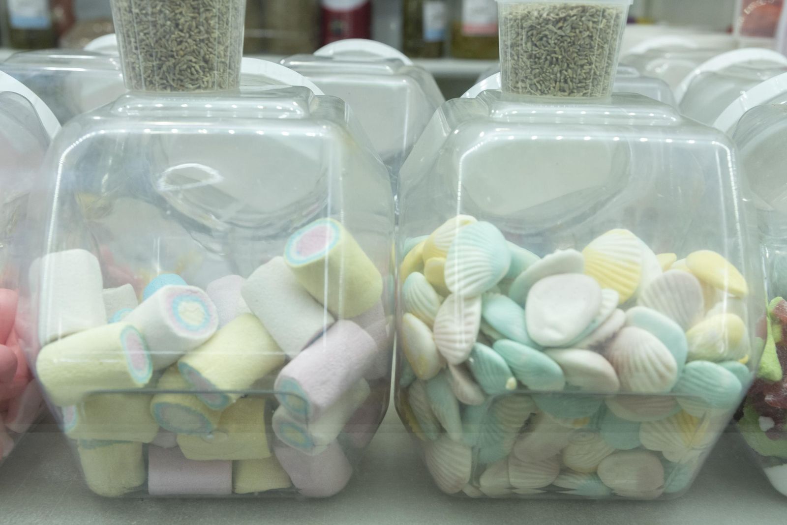 Fotos de los comercios en el mercado Diego Ponce en San Roque