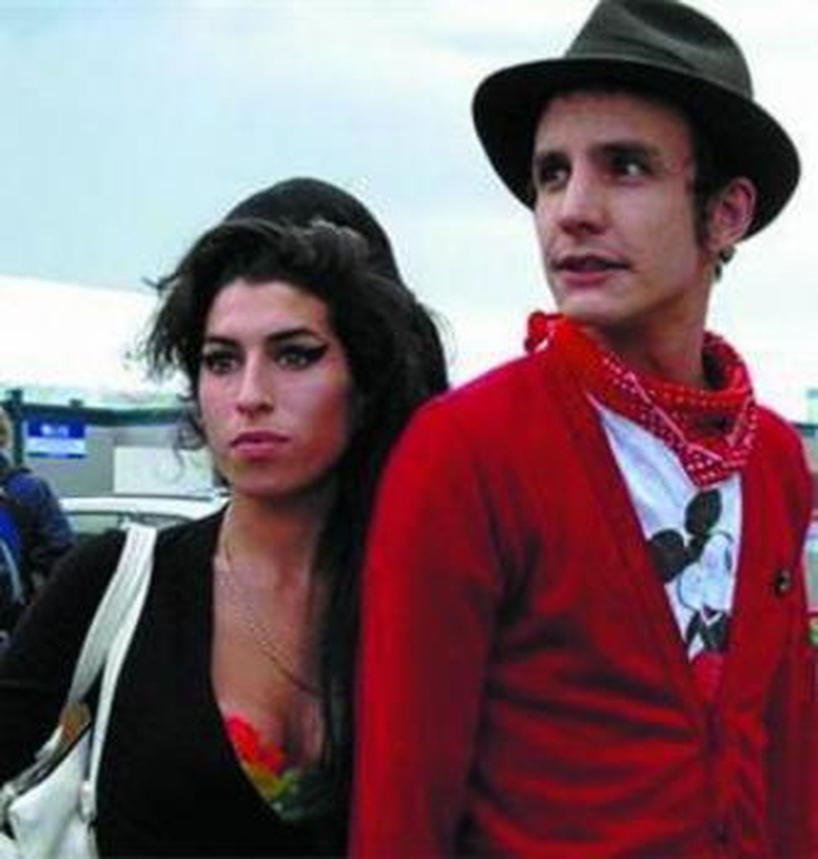 El marido de Winehouse pasará cuatro meses más en la cárcel