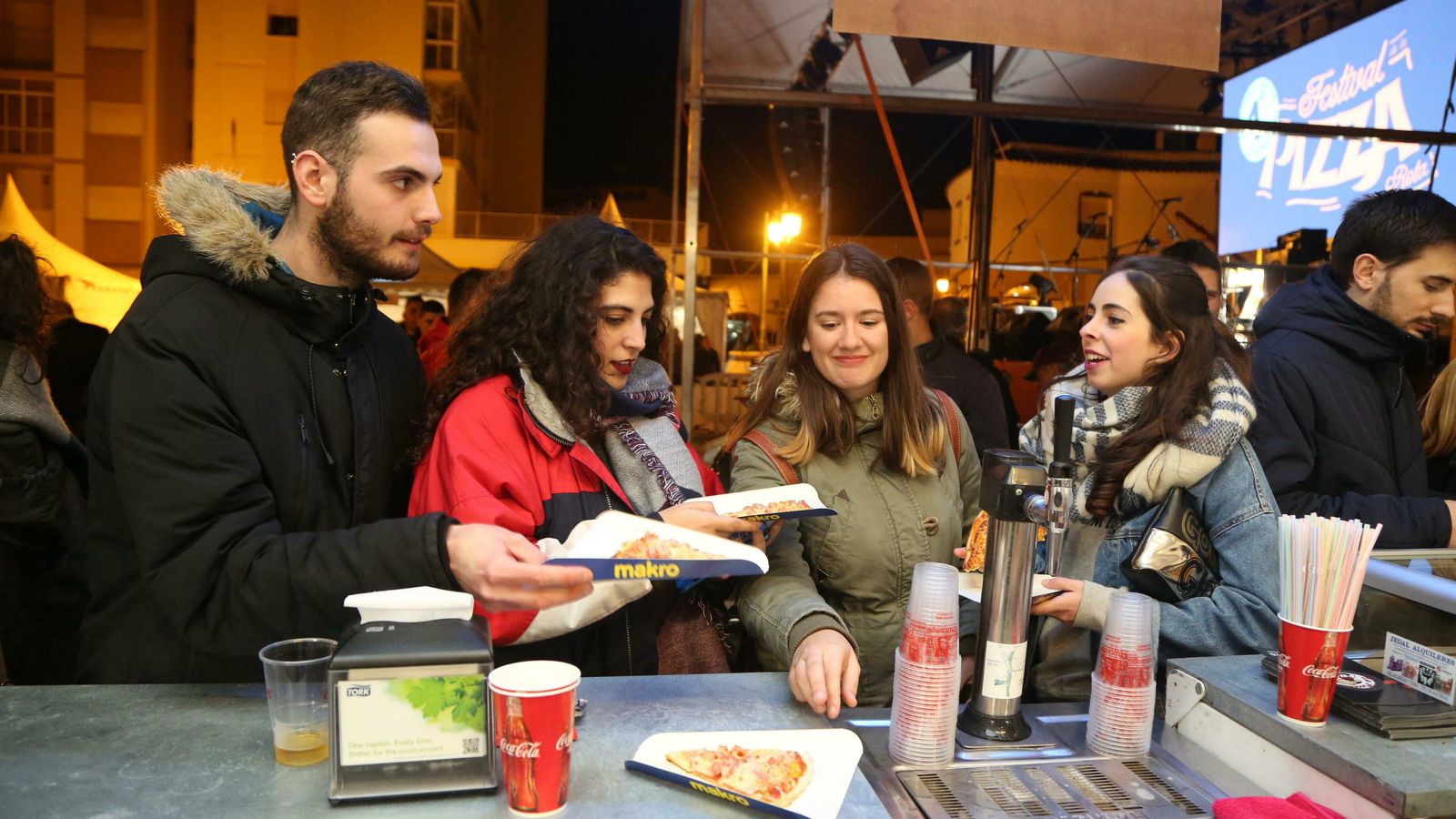 Jóvenes disfrutando en la anterior edición. Jóvenes disfrutando en la anterior edición.