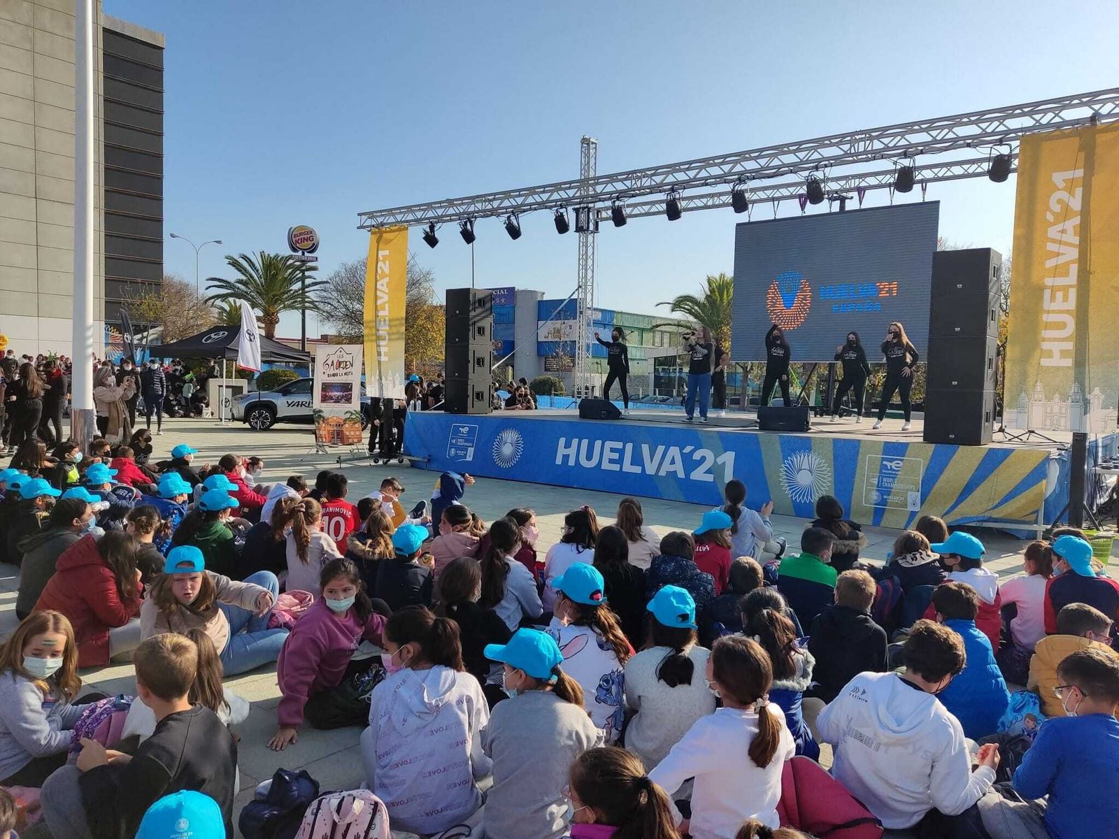 El IES La Orden ofreció su espectáculo musical en el Mundial de Bádminton.