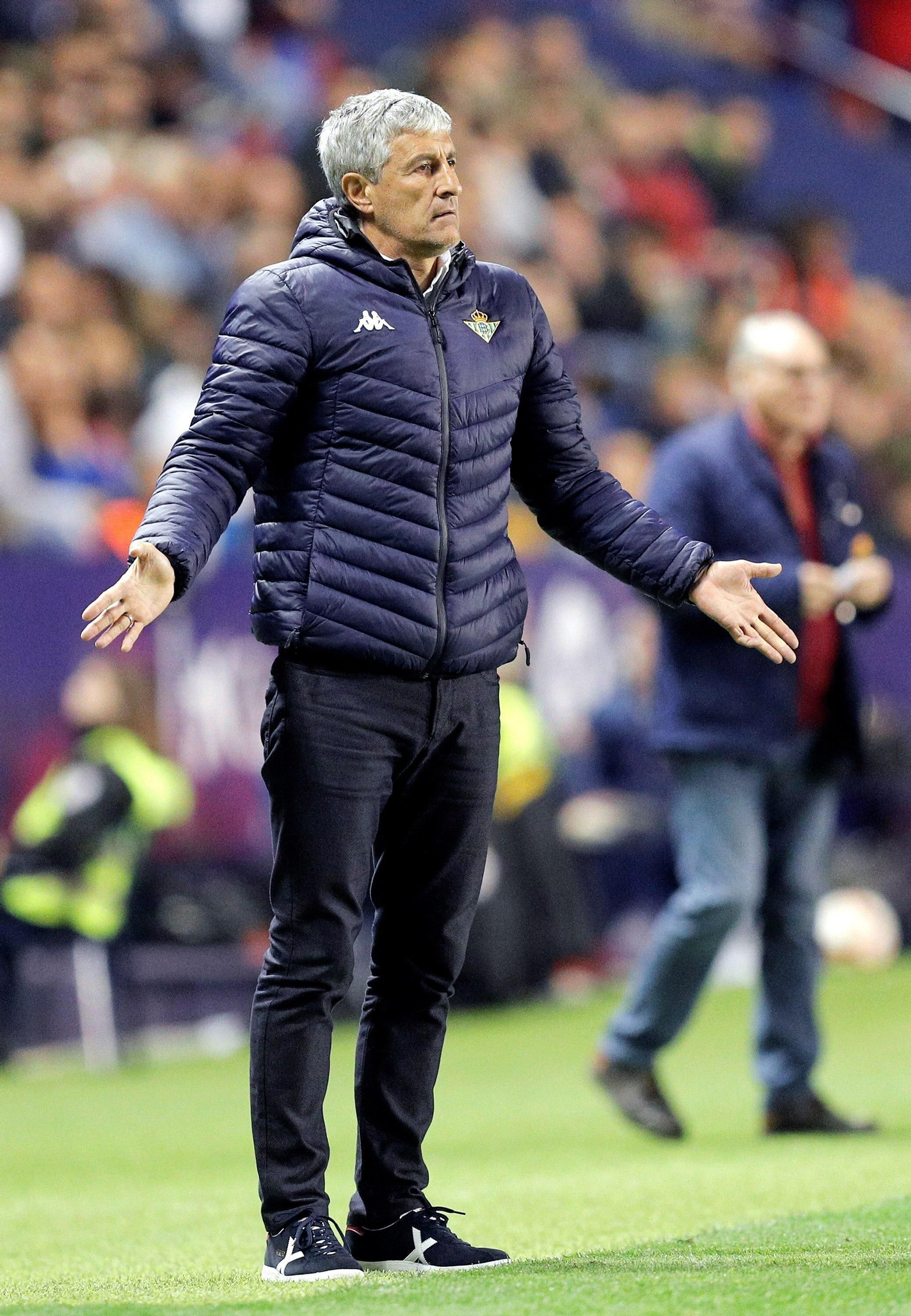 Setién, en el área técnica durante el partido ante el Levante.