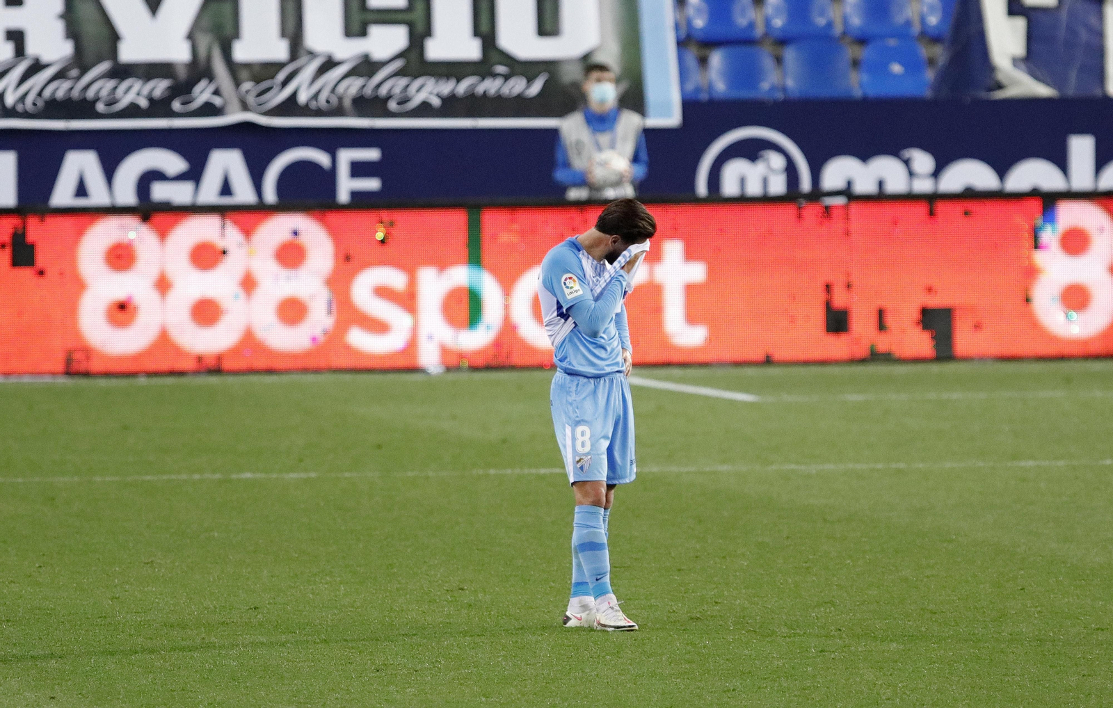 Luis Muñoz se seca el sudor.