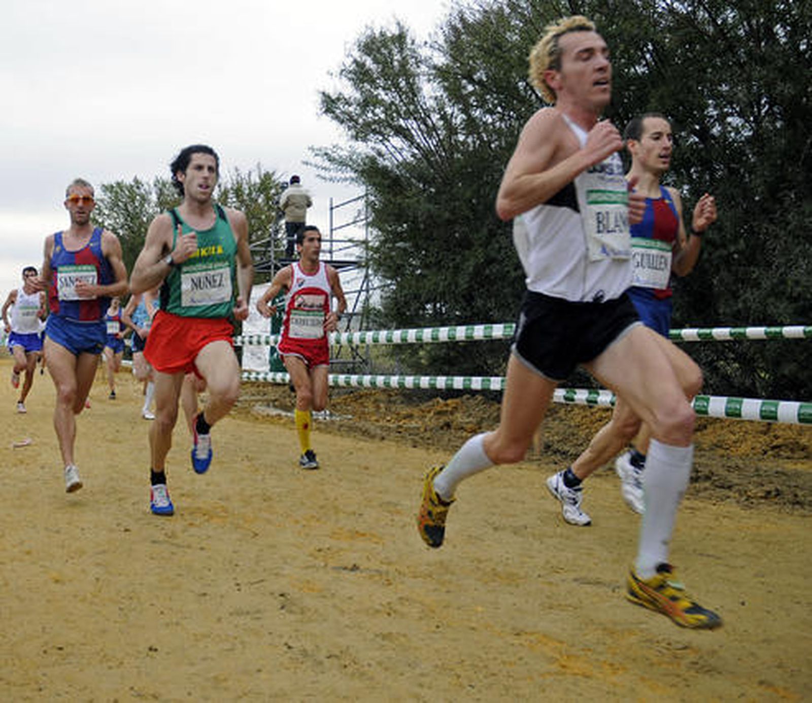 Momento de la XXVIII Cross Internacional de Itálica.

Foto: Juan Carlos Vázquez, Julio Muñoz (EFE), Javier Barbancho (Reuters)