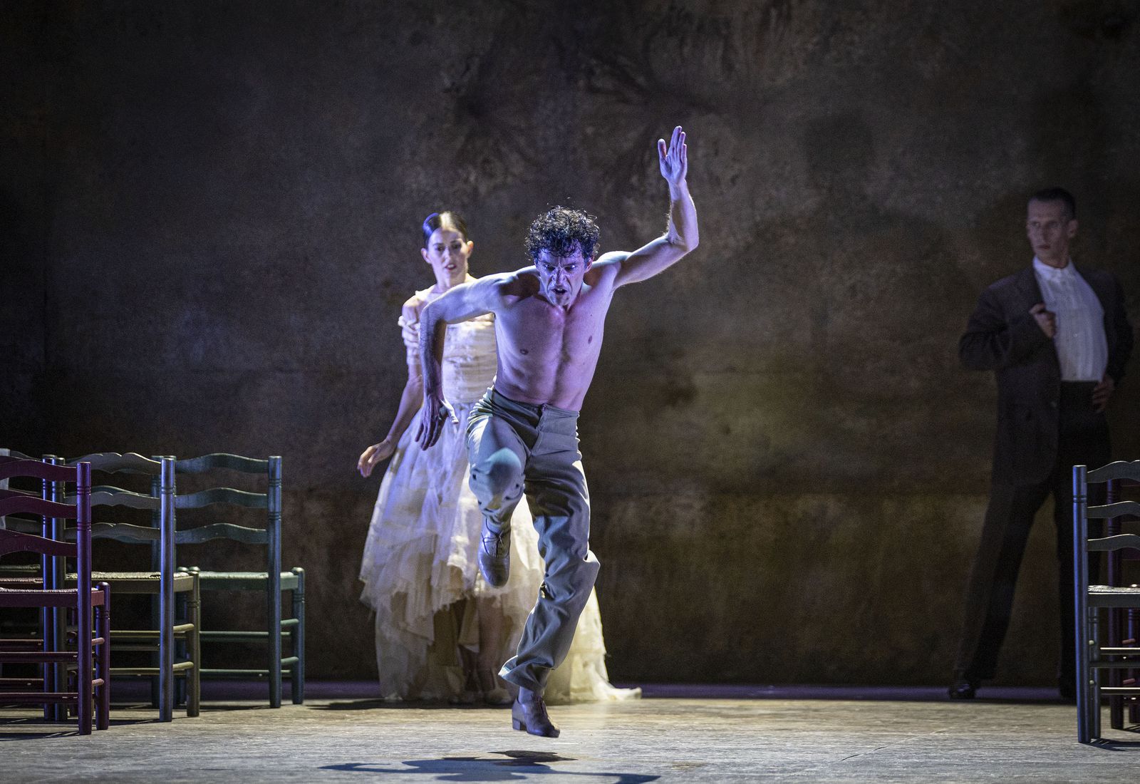 Miriam Mendoza, José Manuel Benítez, centro, y Fran Velasco en el Teatro Villamarta, Jerez.