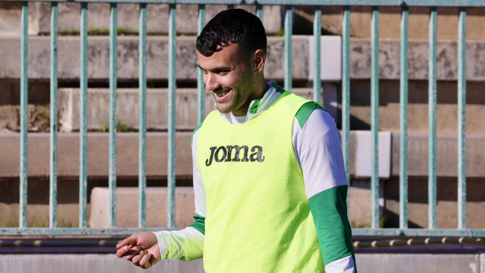 Álex Martín, sonriente en un entrenamiento del Córdoba CF.