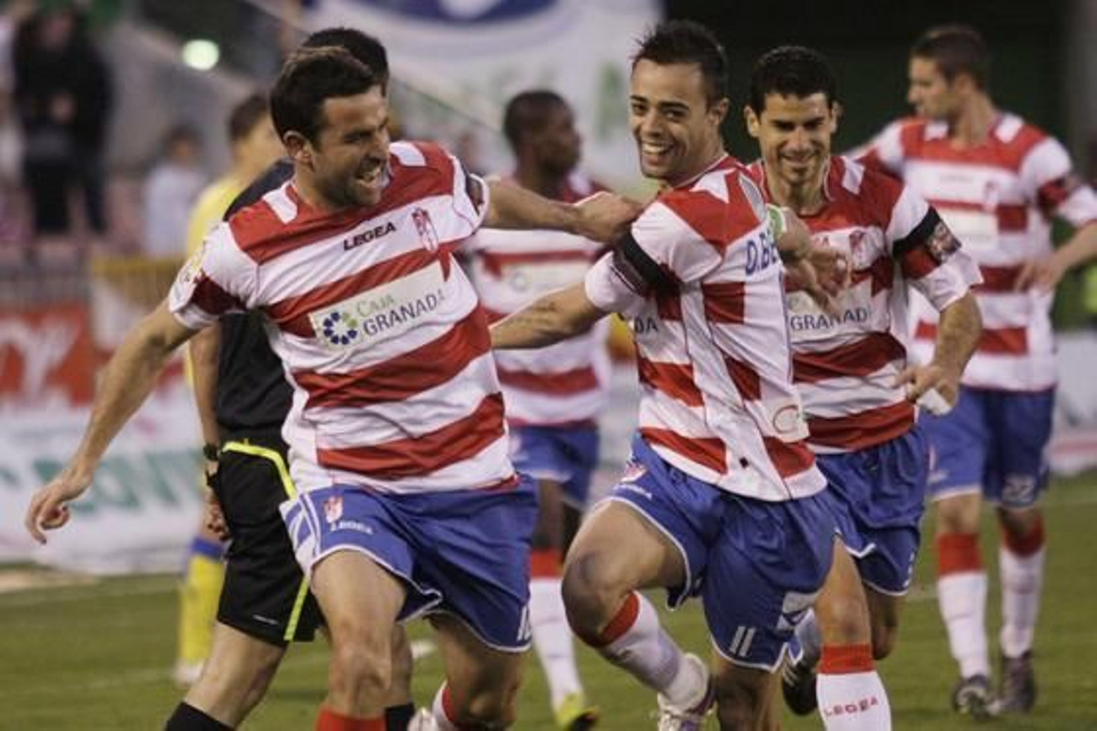 El Granada gana en casa a Las Palmas pese a jugar con diez toda la segunda parte. / Miguel Rodríguez