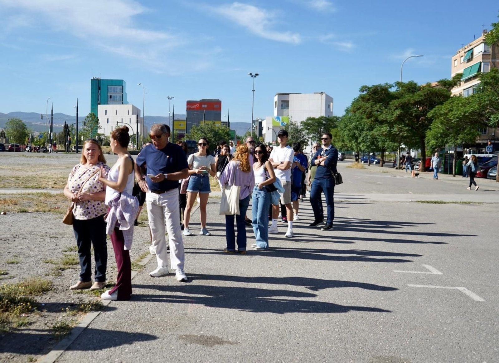 En imágenes: Las colas para conseguir una entrada del Granada - Lugo