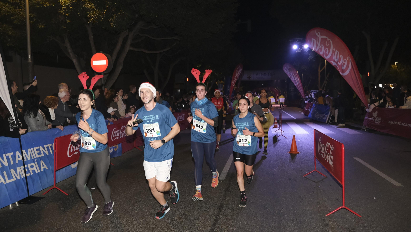 Imágenes de la XIV edición de la San Silvestre de Almería