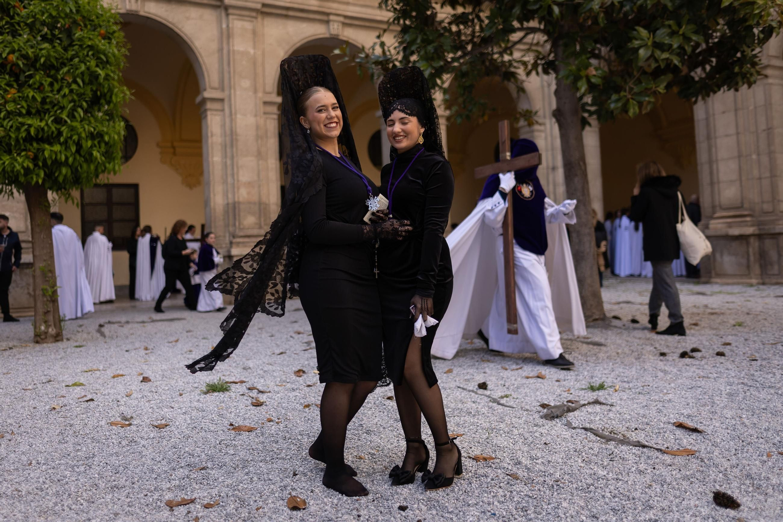 Así vivió granada la salida de la Hermandad del Rosario 2025