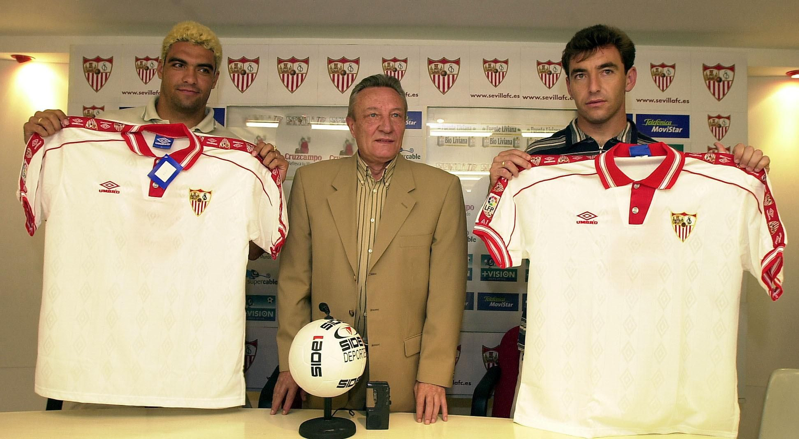 Alés empieza a forjar ese Sevilla de la austeridad: en la presentación de Míchel y Loren II