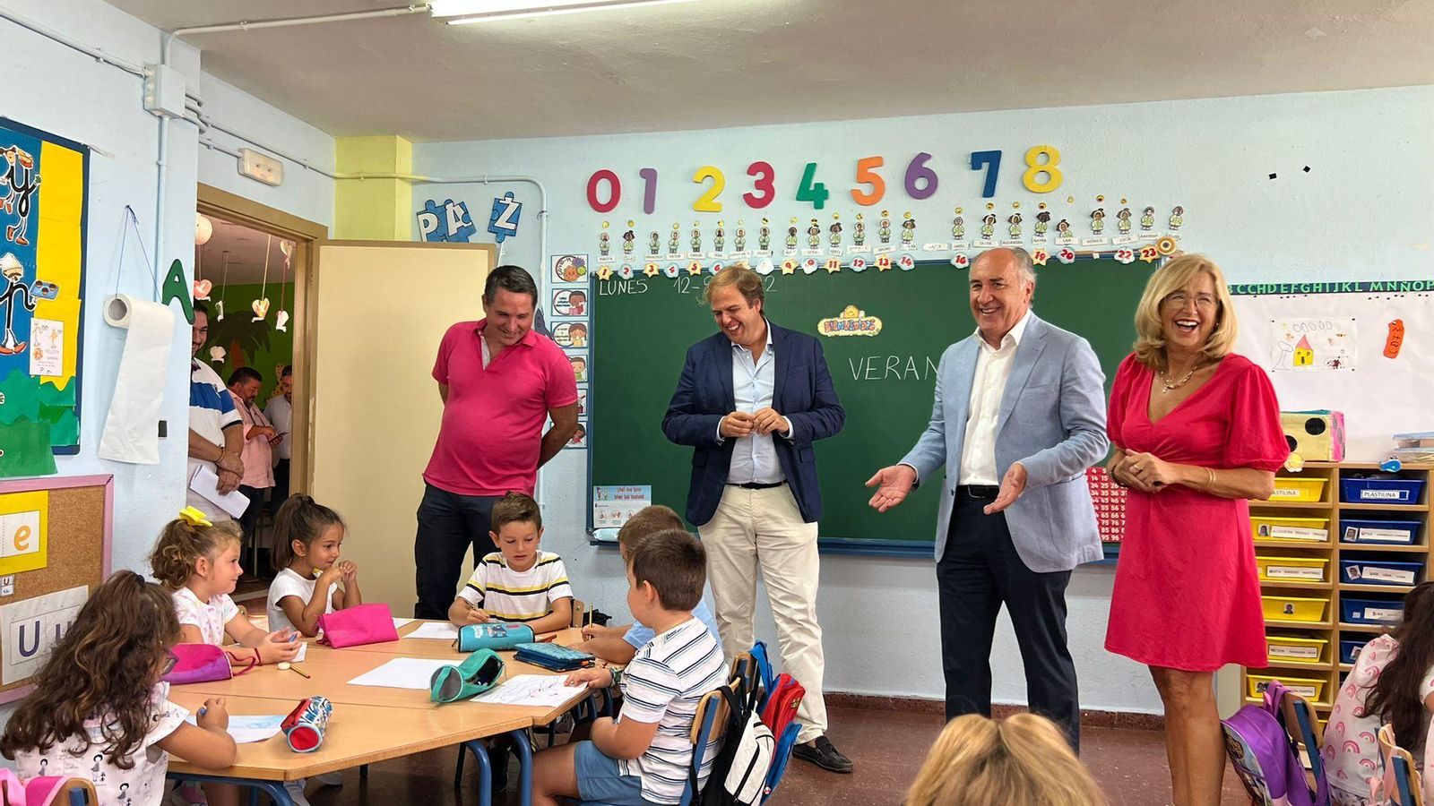 El Alcalde de Algeciras en su visita al CEIP Adalides