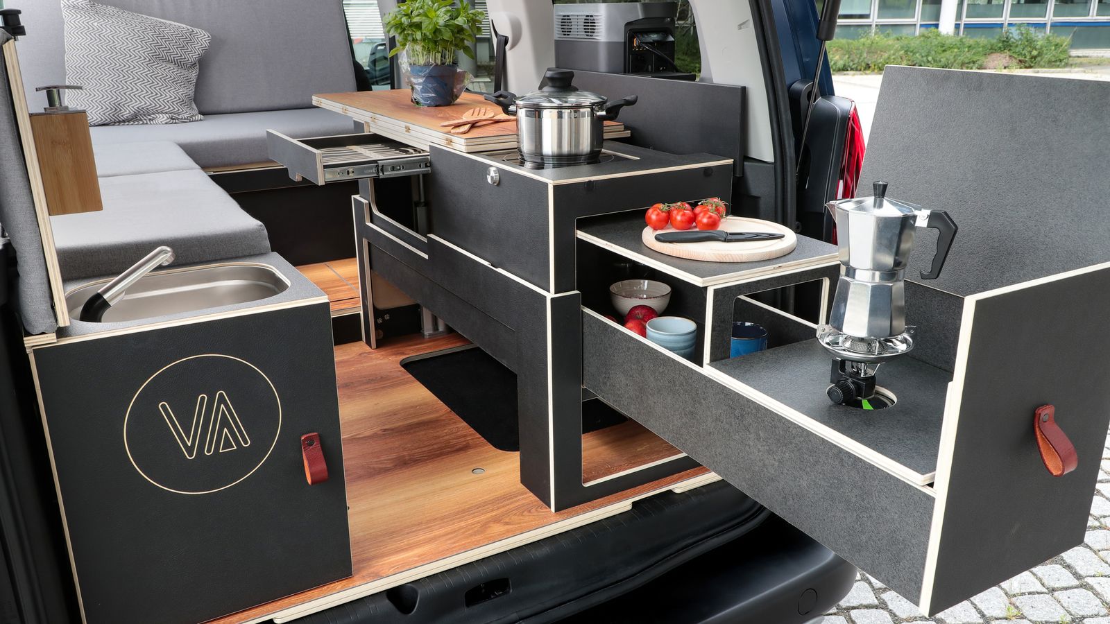 El módulo de cocina puede diseñarse de modo que se aumente el espacio habitable interior.