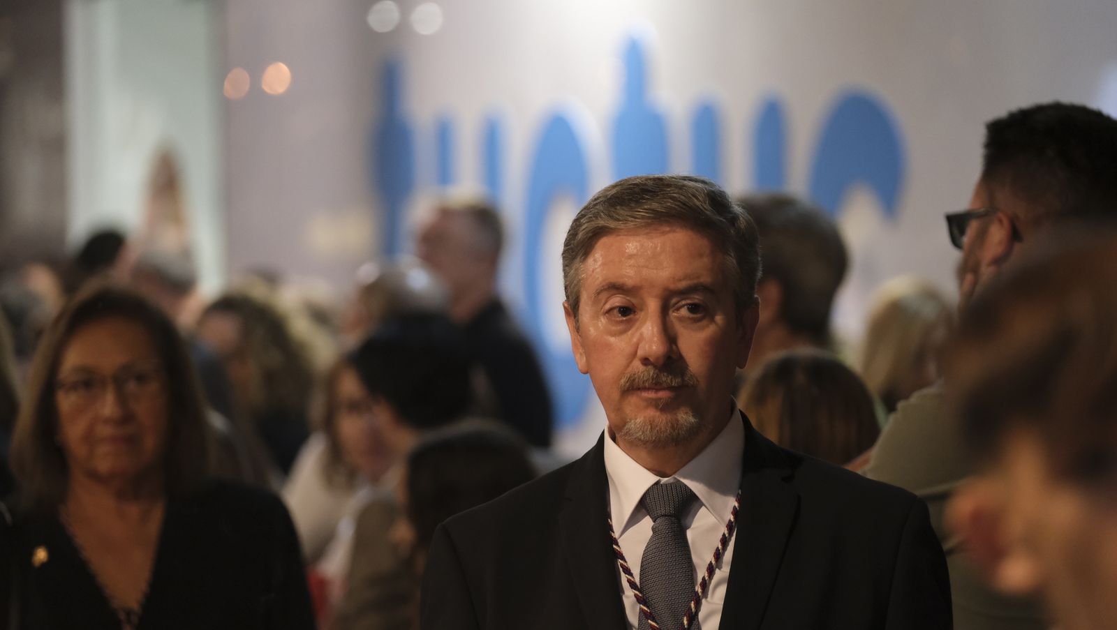 Imágenes de La Magna por las calles de Almería