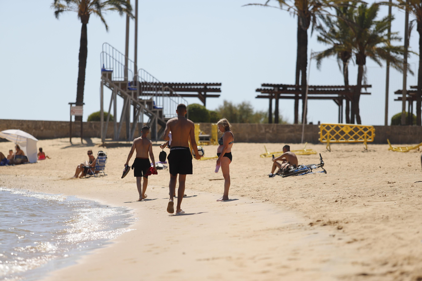 Bañarse en la Punta del Sebo, una tradición que perdura en Huelva