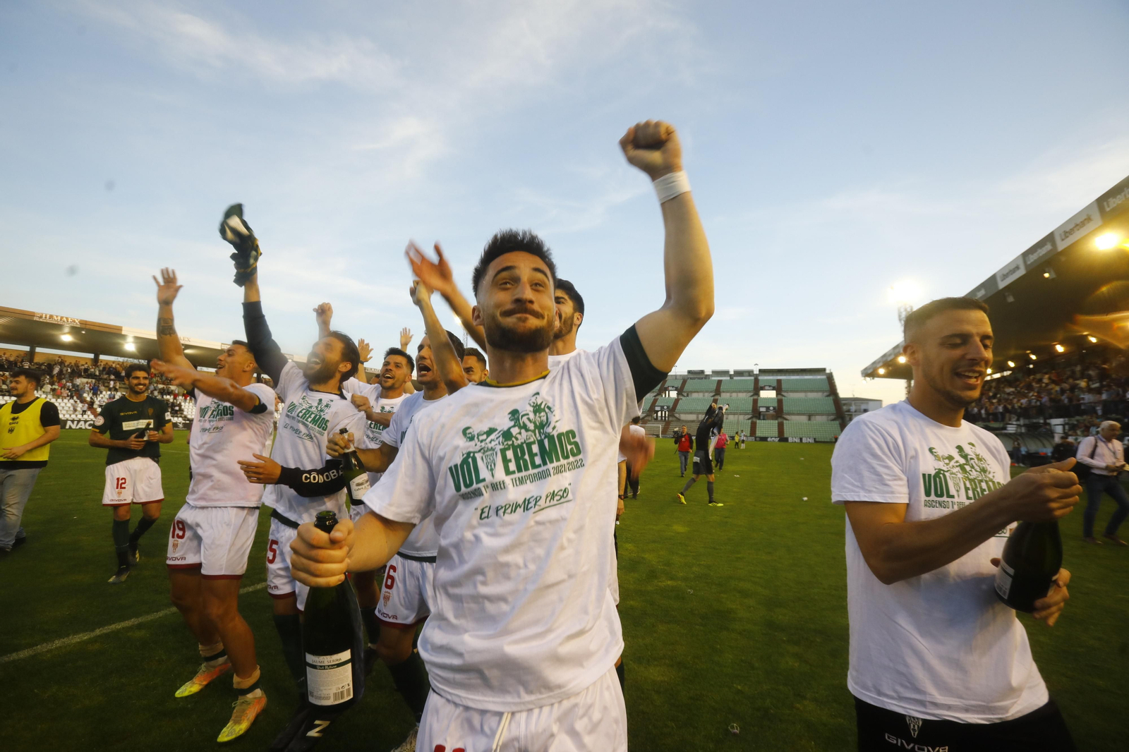 Las imágenes de la fiesta del ascenso del Córdoba CF en Mérida