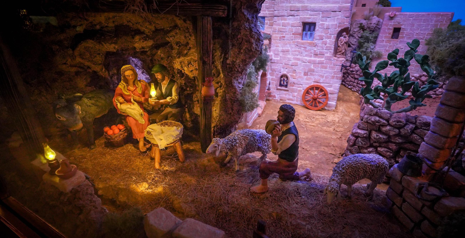 Imágenes de la exposición '50 Navidades montando el Belén' en Jerez