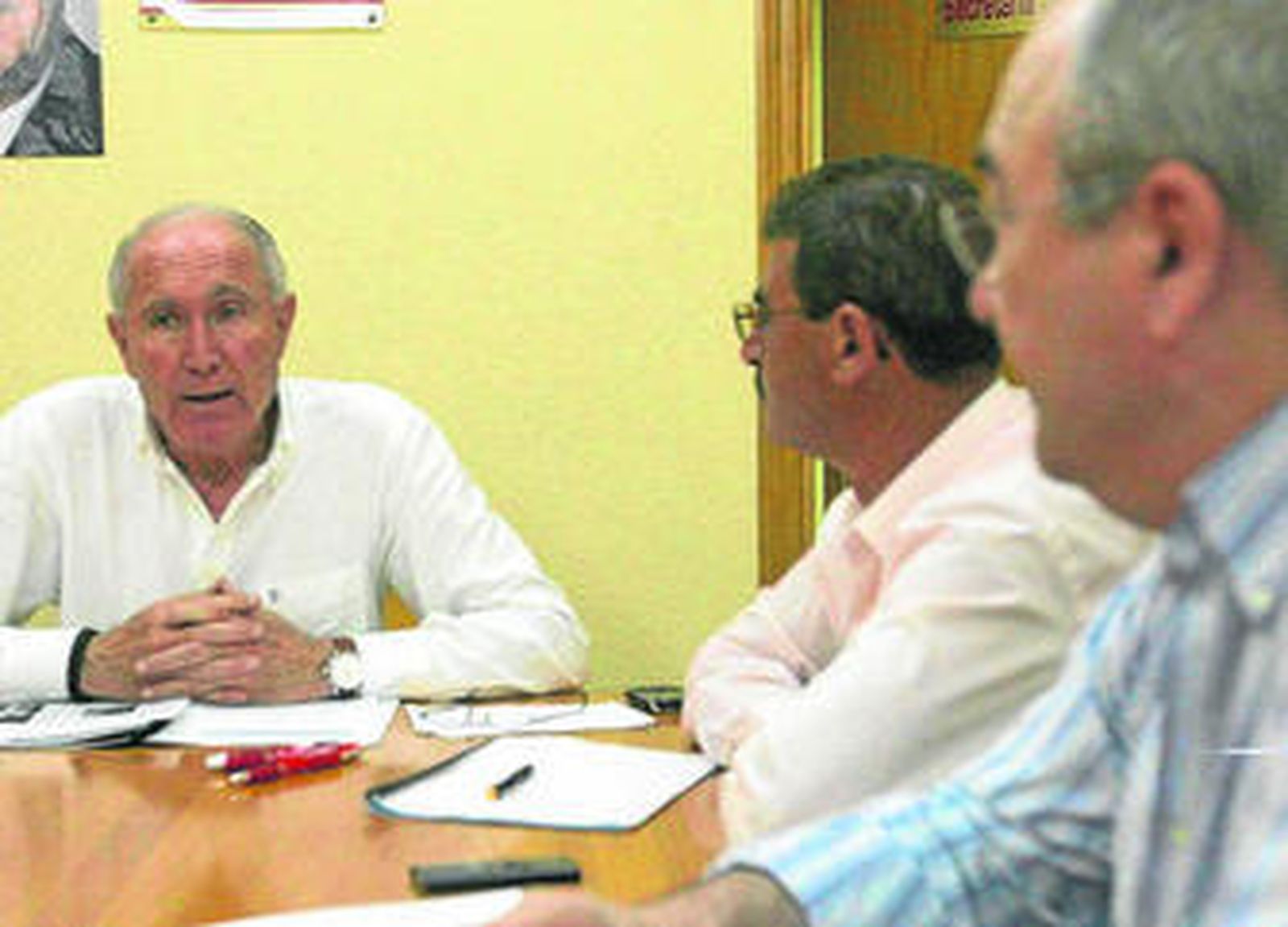 España junto al responsable provincial de UGT.