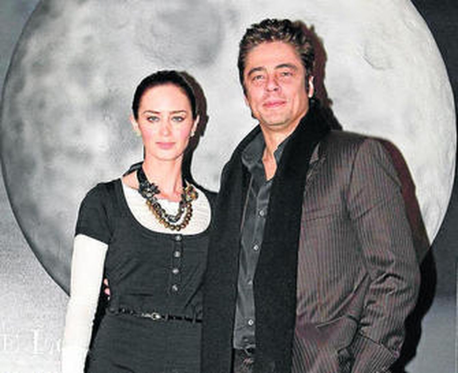 Emily Blunt y Benicio del Toro en la presentación de 'El Hombre lobo'.
