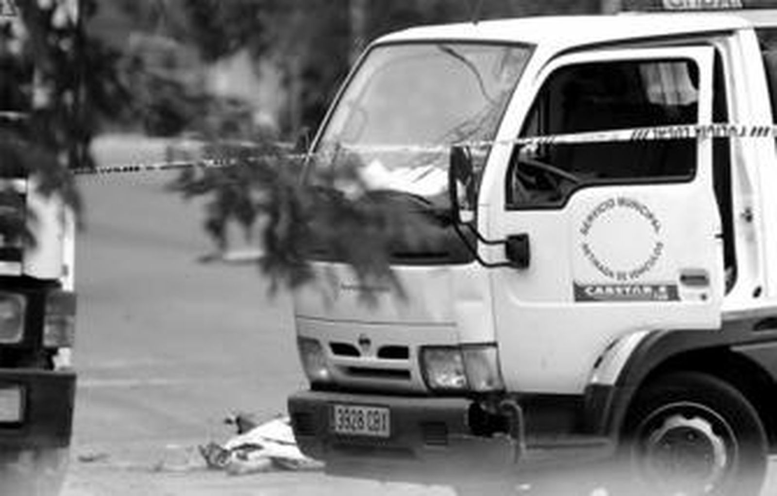 La Policía Local acordonó ayer el lugar donde se encontraba el cadáver del joven de 15 años.