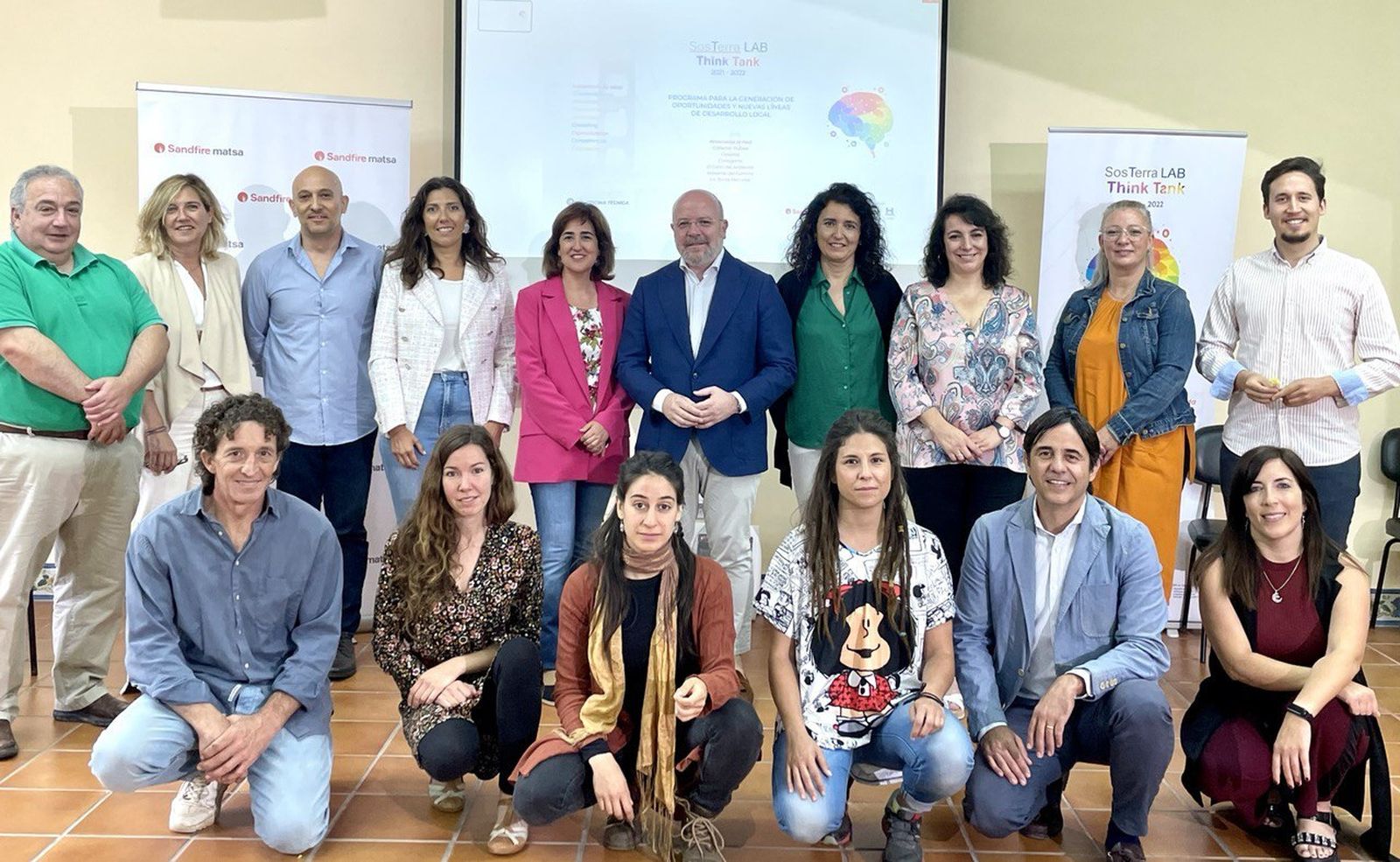 Foto de familia de los emprendedores que recibirán apoyo de Sandfire Matsa.