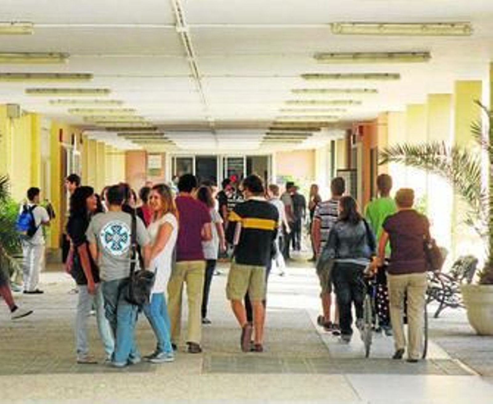 Estudiantes en el campus de la Universidad Pablo de Olavide.