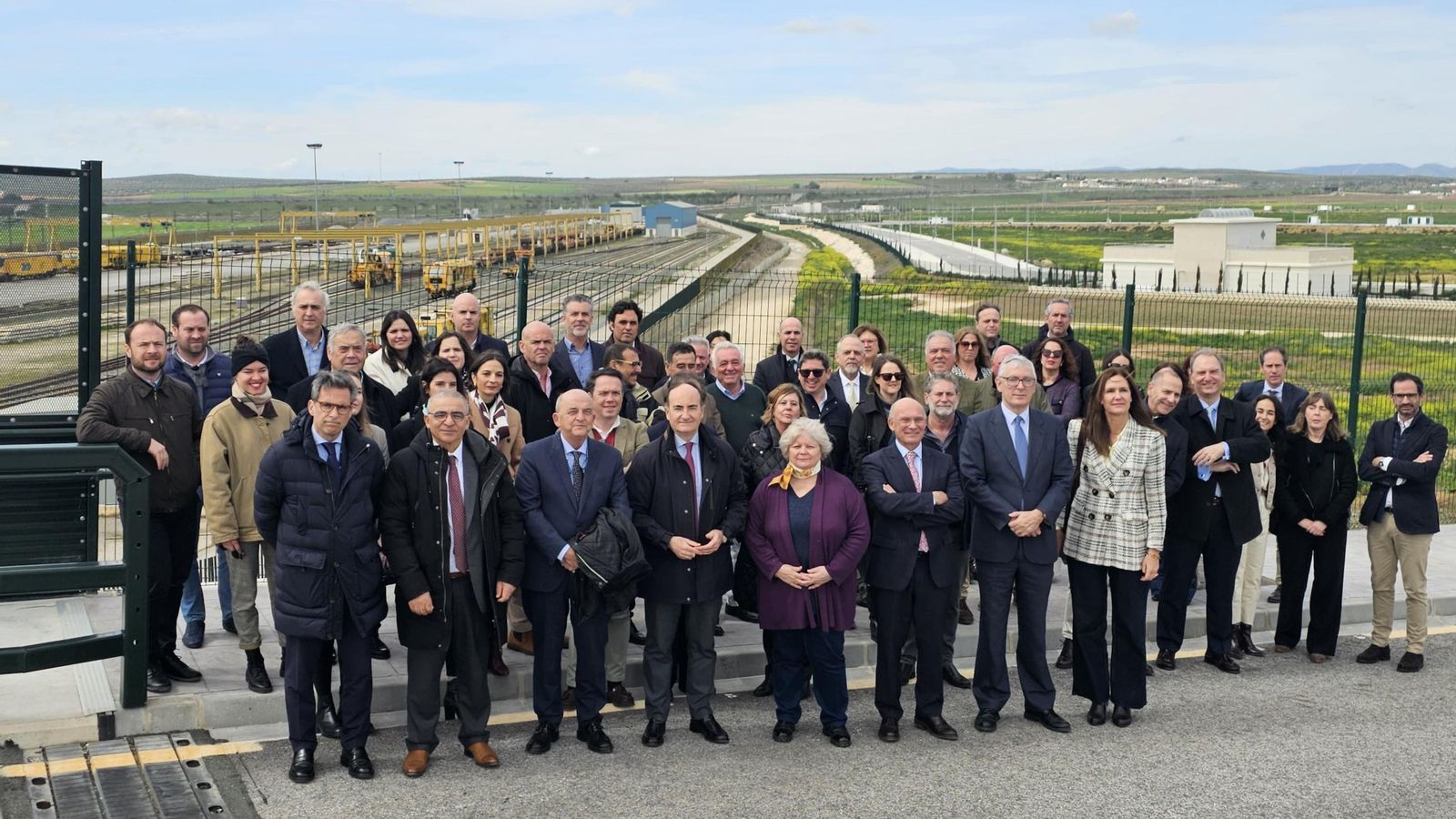 Visita de las autoridades a las instalaciones del Puerto Seco de Antequera