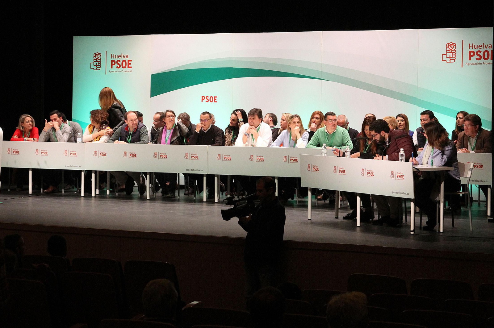 Inicio del Comité Provincial Extraordinario del PSOE, celebrado ayer en el Teatro Municipal de Trigueros.