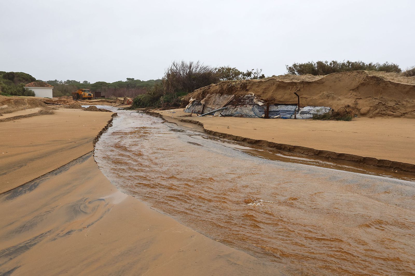 Las fotografías de los imponentes daños ocasionados por la borrasca Leonardo en El Portil