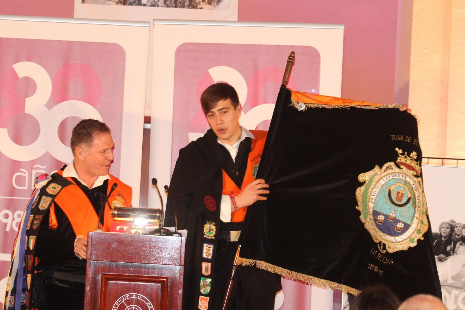 Imágenes de la entrega de premios de la asociación de antiguos alumnos 3 de Marzo en La Merced