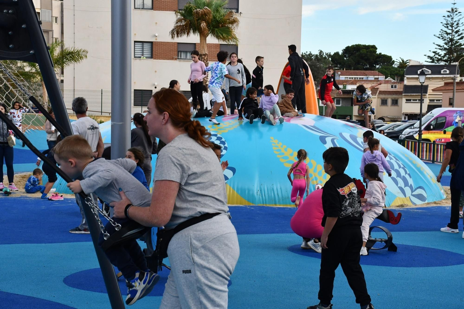 Multitudinaria inauguración del nuevo parque temático entre Campamento y Puente Mayorga