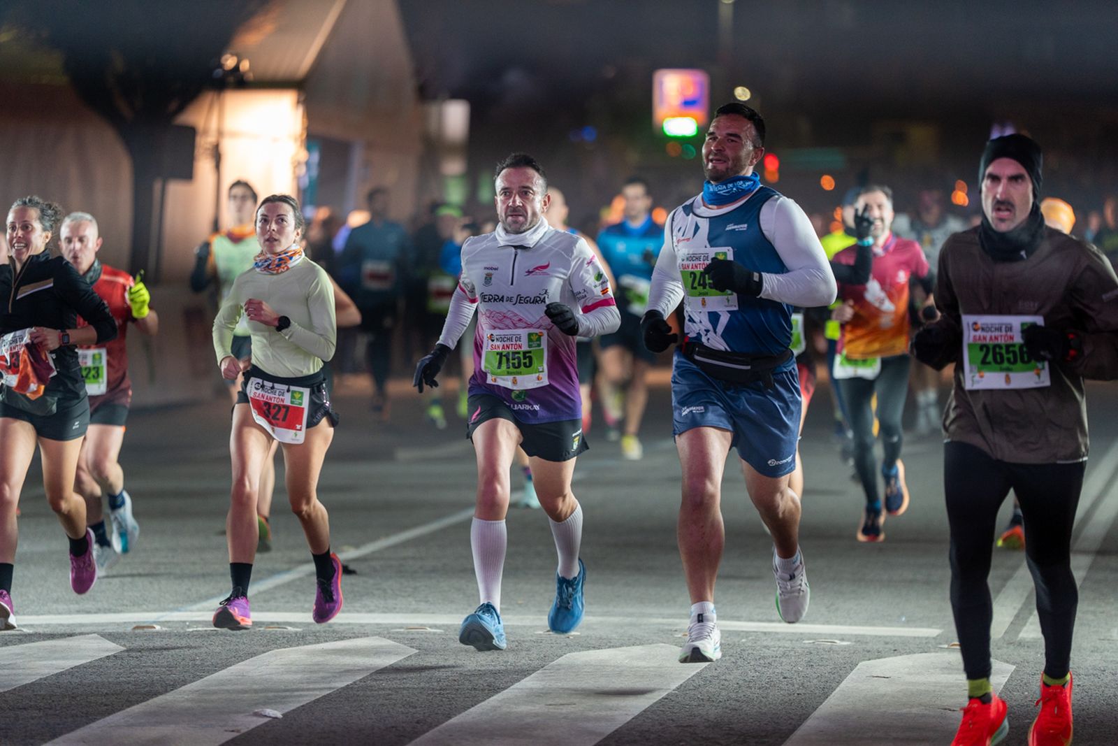 En imágenes: búscate en tu llegada a meta de la Carrera de San Antón 2026 (6)
