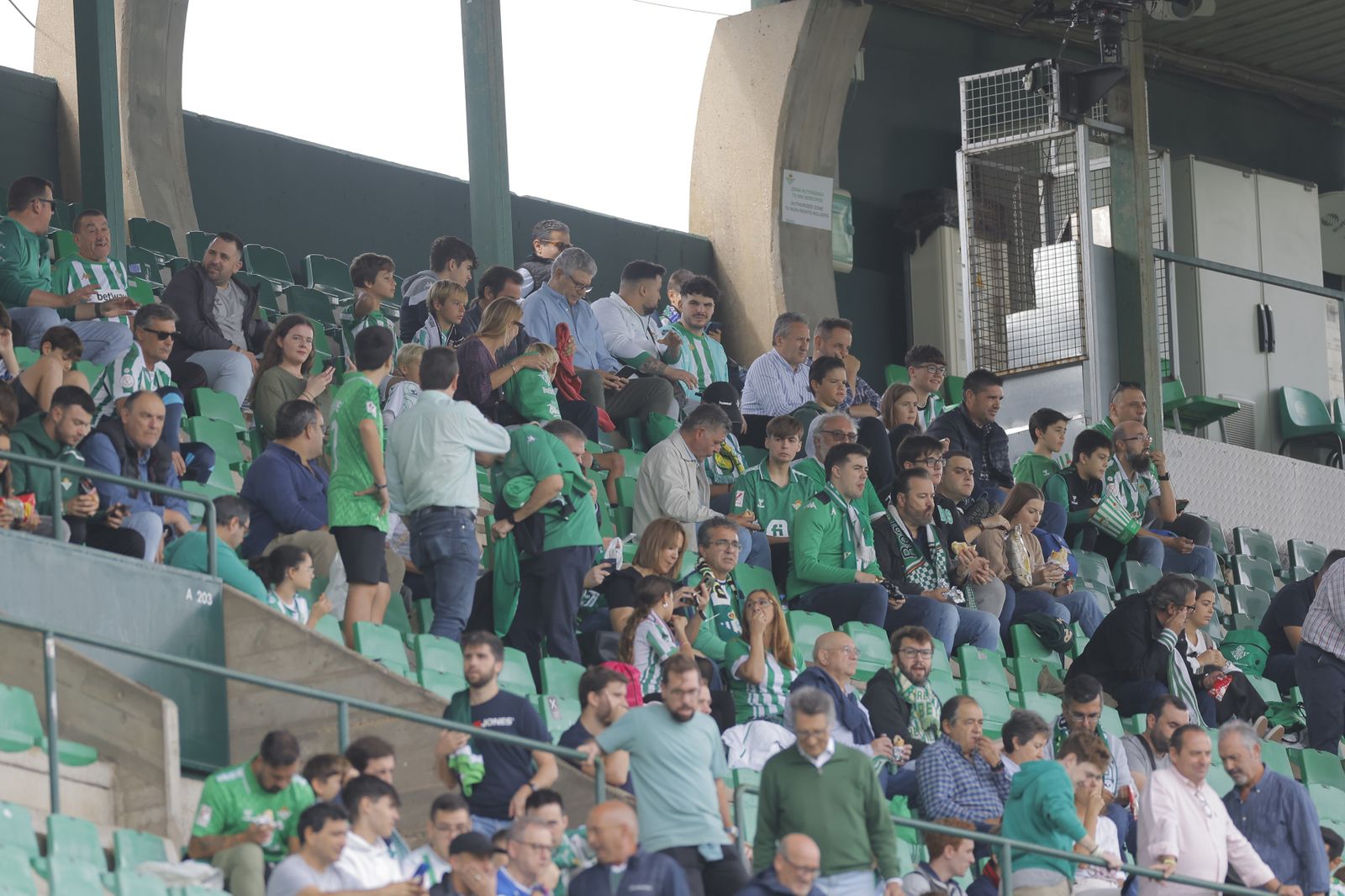 Búscate en las fotos del Betis-Osasuna