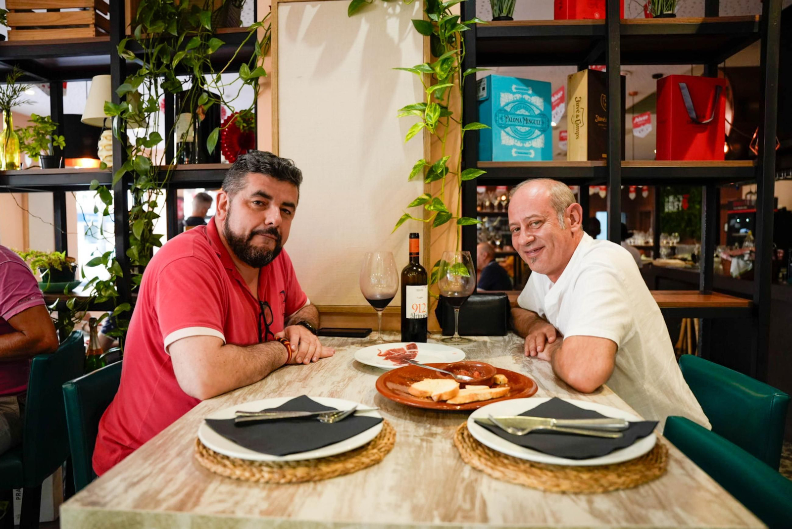 Los almerienses disfrutan del miércoles en la feria de día