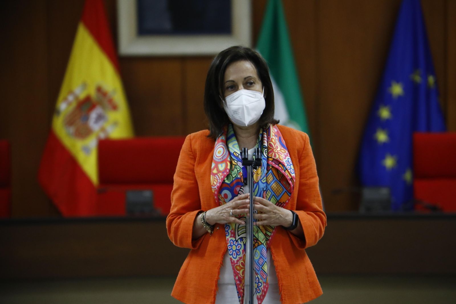 La visita de la ministra de Defensa a Córdoba para conocer la base logística del Ejército, en fotografías