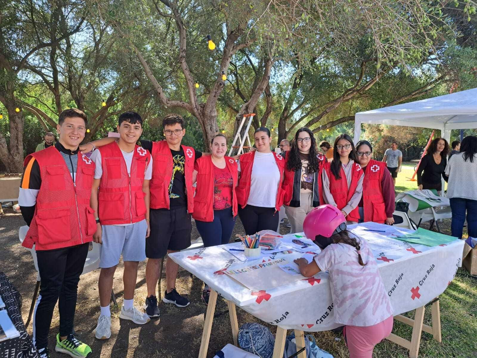 Voluntarios de Cruz Roja en una actividad lúdica el pasado fin de semana.
