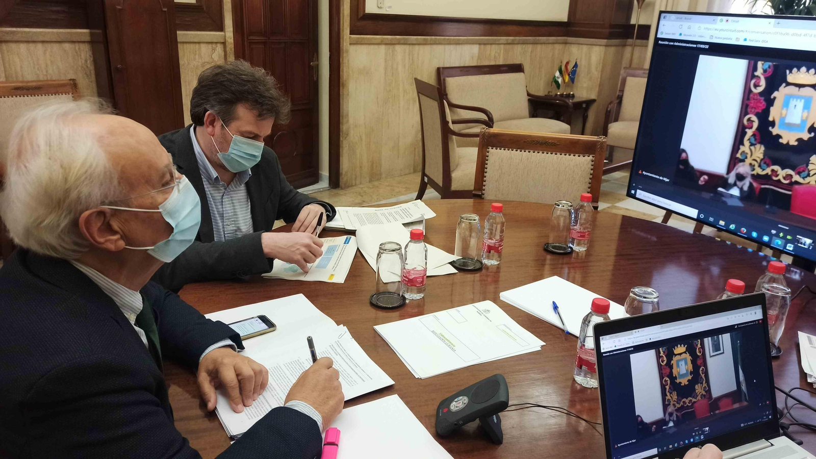 Reunión junto al subdelegado del Gobierno para informar de la futura creación de la comisión.