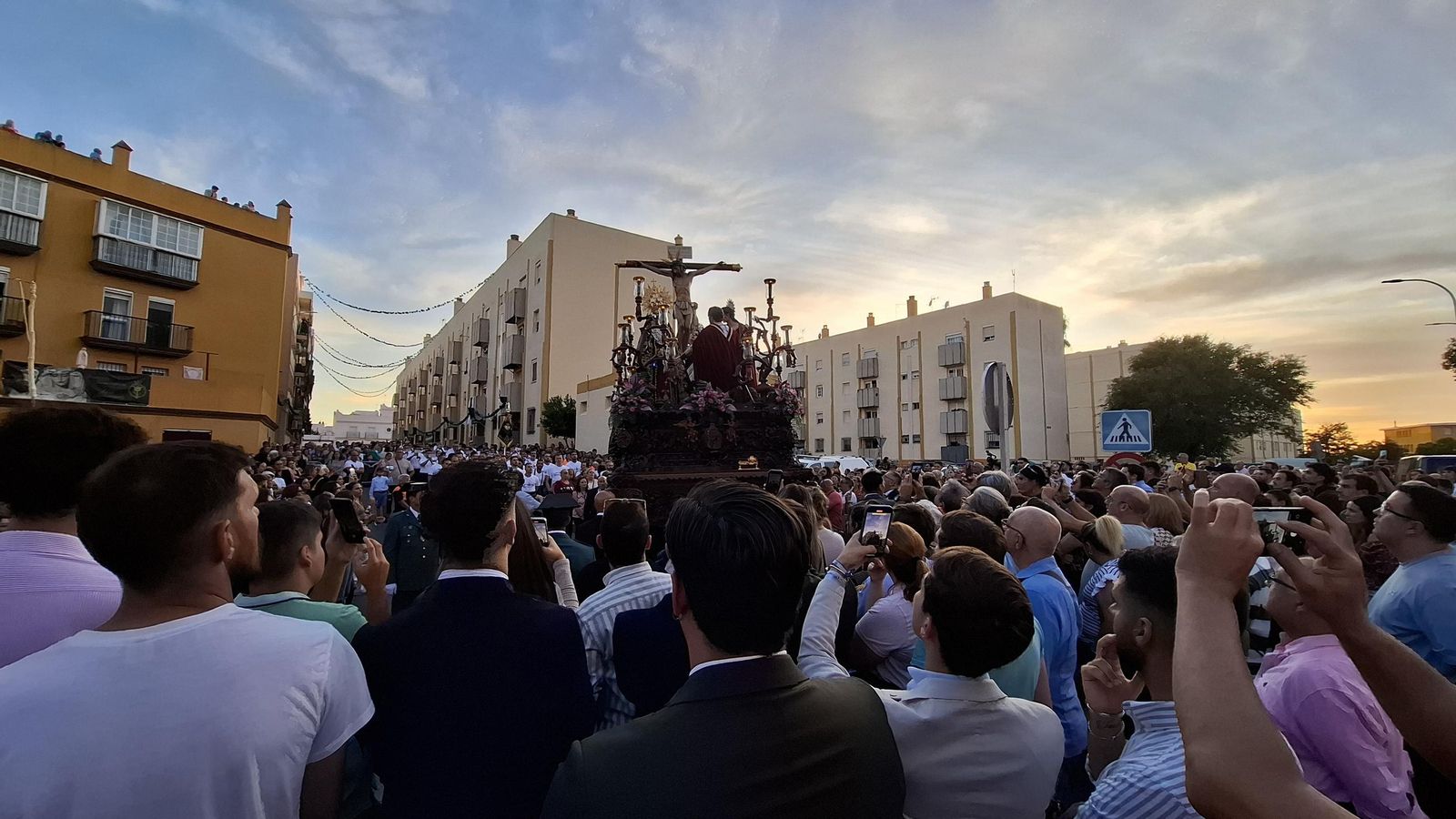 Fotogalería: La salida extraordinaria de la Vera-Cruz de Puerto Real en su 475 aniversario