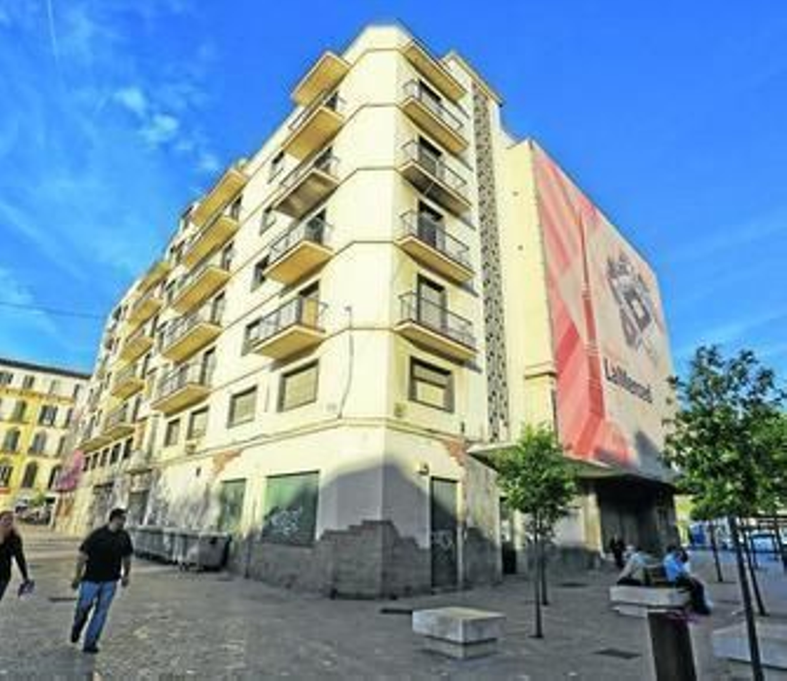 Manzana de los antiguos cines Astoria y Victoria.