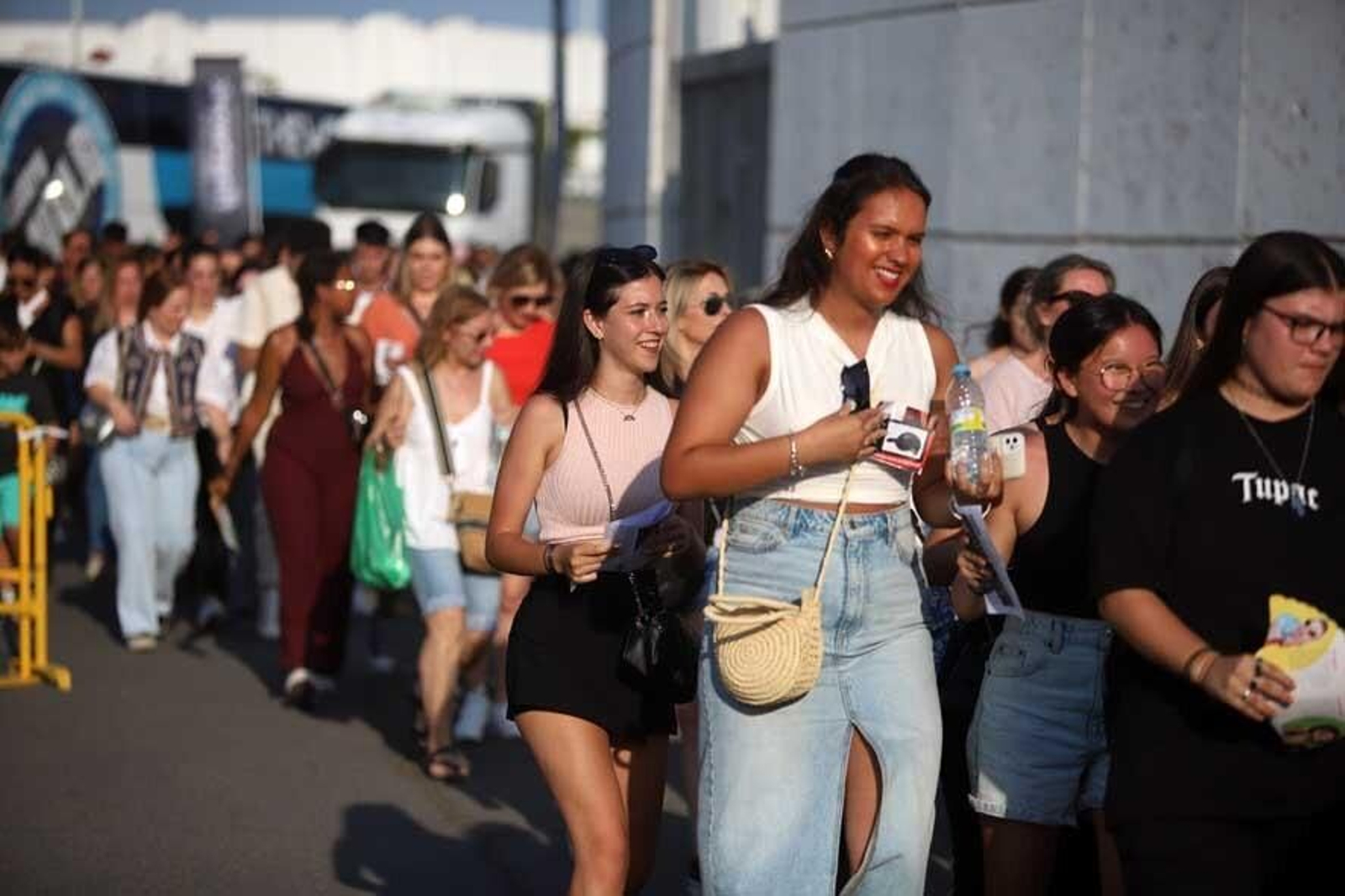 Imágenes del ambiente previo al concierto de Manuel Carrasco en Huelva