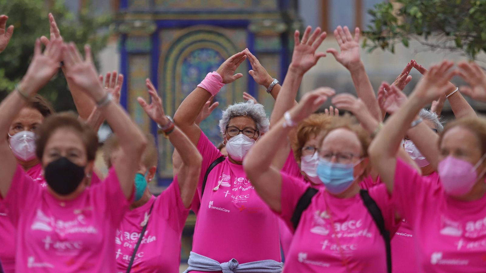 Fotos de la celebración del Día Mundial Contra el Cáncer de Mama en Algeciras